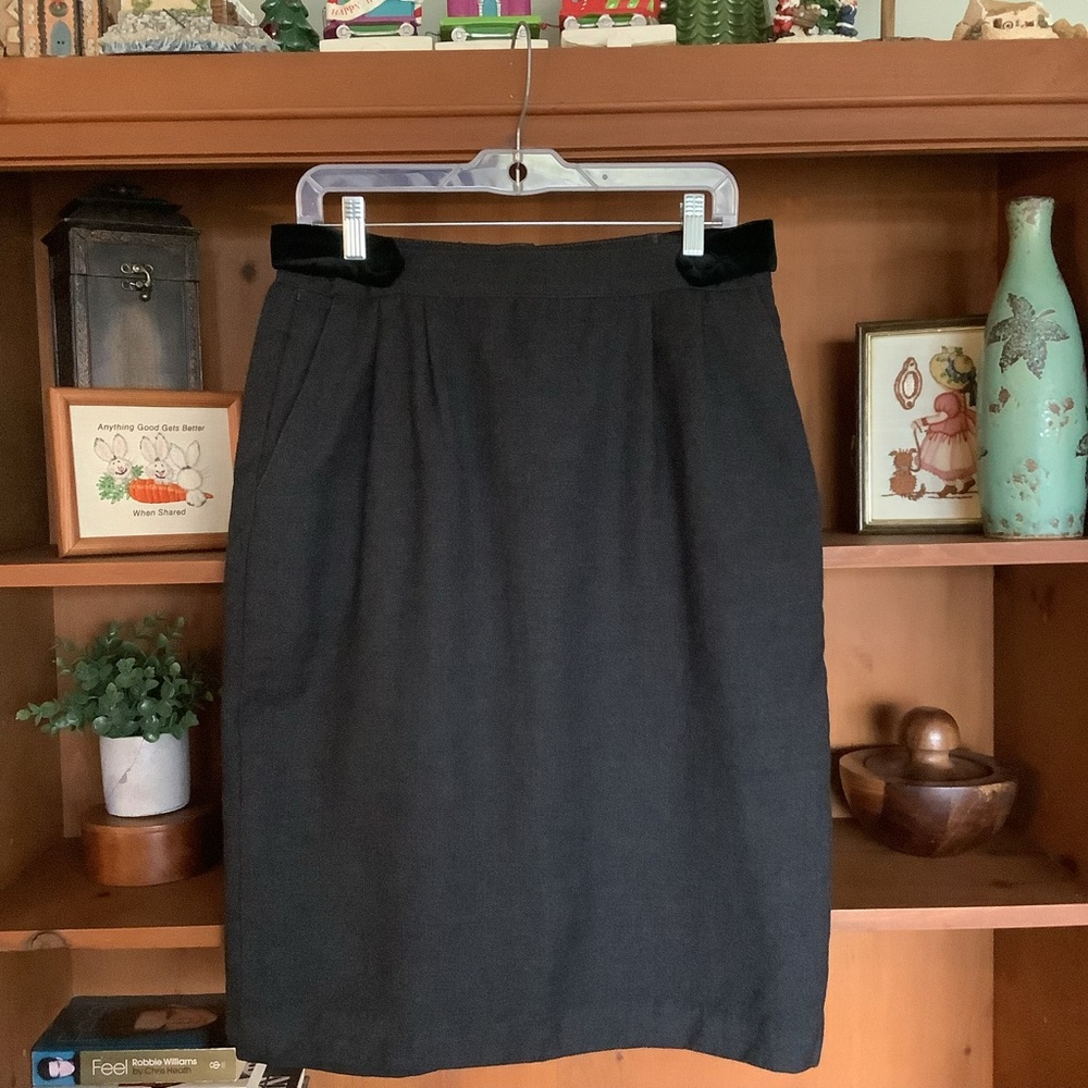 VTG 80s 100% Wool Charcoal Pencil Skirt Velvet Waist Tabs Made in 🇨🇦 Size 14